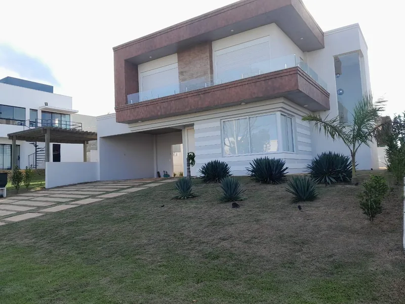 Casa construída do zero em Riviera de Santa Cristina fachada com jardim paisagístico
